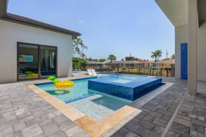 LUXURY - Close to Beach! - Pool Table, Heated Pool & Spa - Serenity Oasis - Roelens
